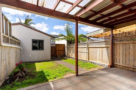 Photo of property in 3/8 Tuscany Way, Te Atatu Peninsula, Auckland, 0610