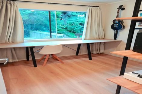 Photo of property in 8 Limmer Place, Browns Bay, Auckland, 0632