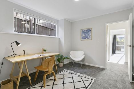 Photo of property in 37 Woodman Drive, Tawa, Wellington, 5028