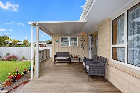 Photo of property in 6 Laing Crescent, Heathcote Valley, Christchurch, 8022