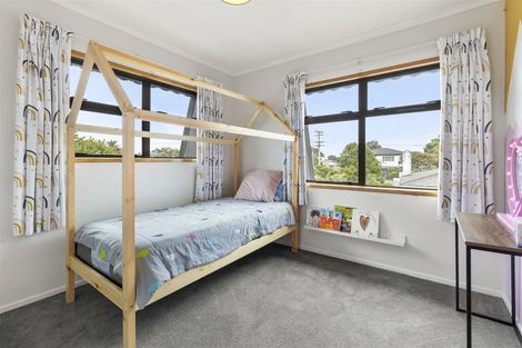 Photo of property in 1/9 Gloria Avenue, Te Atatu Peninsula, Auckland, 0610