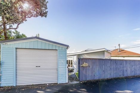 Photo of property in 203 Sutherland Road, Lyall Bay, Wellington, 6022