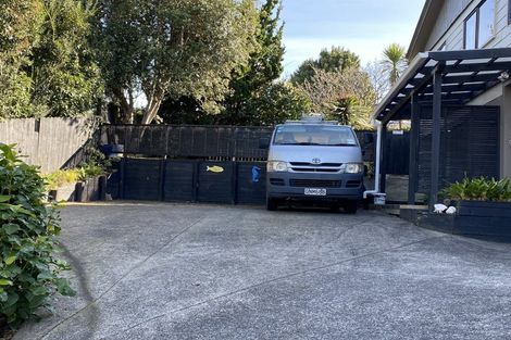 Photo of property in 16 Quincey Place, Massey, Auckland, 0614