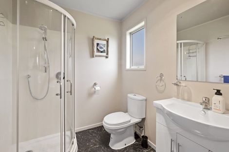 Photo of property in 32 Arthur Road, Paraite, New Plymouth, 4373