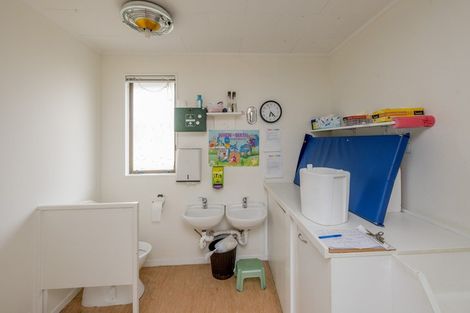 Photo of property in 2 Queens Road, Waikanae Beach, Waikanae, 5036