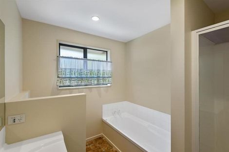 Photo of property in 1 Roche Avenue, Upper Riccarton, Christchurch, 8041