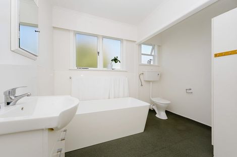 Photo of property in 46 Lowtherhurst Road, Massey, Auckland, 0614
