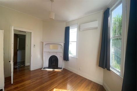 Photo of property in 37 Raroa Road, Kelburn, Wellington, 6012