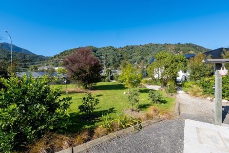 Photo of property in 33 Wairau Road, Picton, 7220