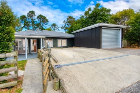 Photo of property in 8 Oakhaven Place, Ranui, Auckland, 0612