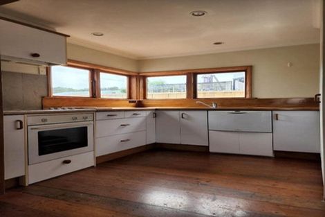 Photo of property in 49 Gilbert Street, New Plymouth, 4310