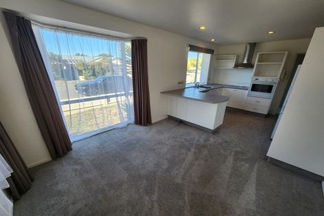 Photo of property in 2/7 Orlando Crescent, Waimairi Beach, Christchurch, 8083