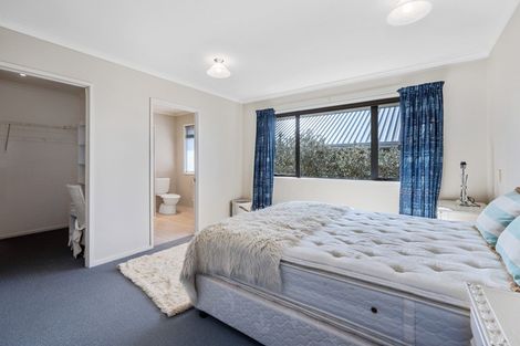 Photo of property in 14 Lakemere Way, Kinloch, Taupo, 3377