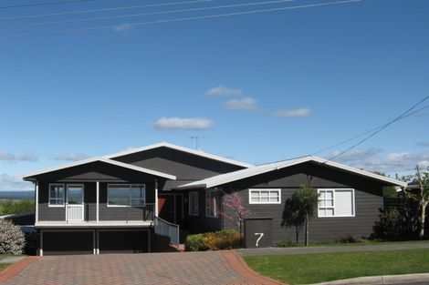 Photo of property in 7 Besley Place, Acacia Bay, Taupo, 3330