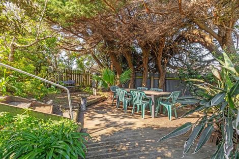 Photo of property in 72 Park Avenue, Waitarere Beach, Levin, 5510