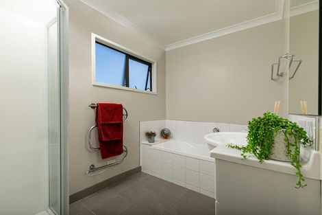 Photo of property in 24b Schnapper Rock Road, Schnapper Rock, Auckland, 0632