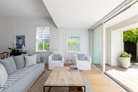 Photo of property in 33 Hawkesbury Avenue, St Albans, Christchurch, 8014