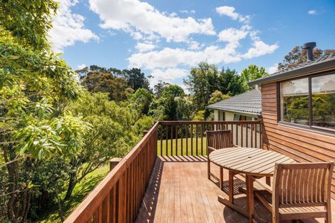 Photo of property in 9 Hillgrove Place, Fitzherbert, Palmerston North, 4410