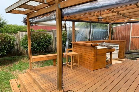 Photo of property in 24 Glenshee Place, Highland Park, Auckland, 2010