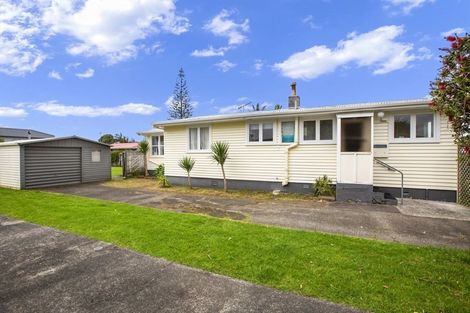 Photo of property in 11 West Hoe Road, Orewa, 0931