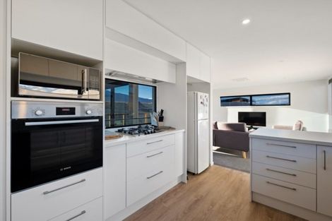 Photo of property in 33 Stratford Drive, Mount Pisa, Cromwell, 9383