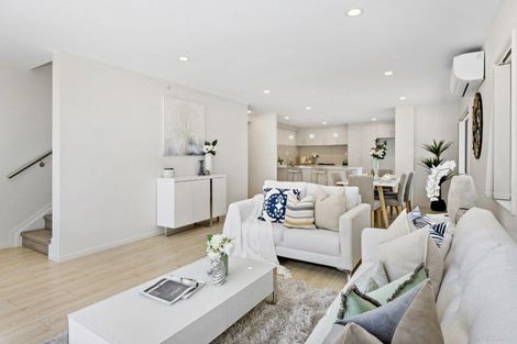 Photo of property in 17 Sunshine Boulevard, Sunnyvale, Auckland, 0612