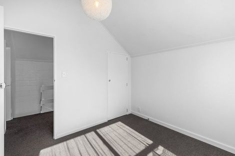 Photo of property in 128 Akaroa Drive, Maupuia, Wellington, 6022