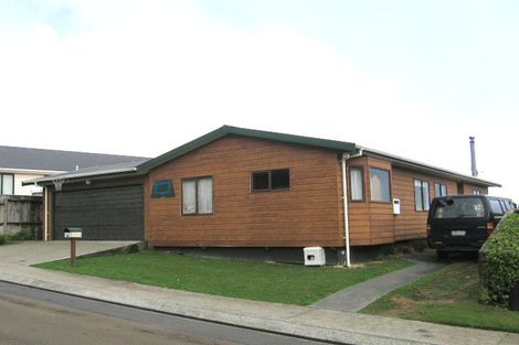 Photo of property in 11 Ted Gilberd Place, Newlands, Wellington, 6037