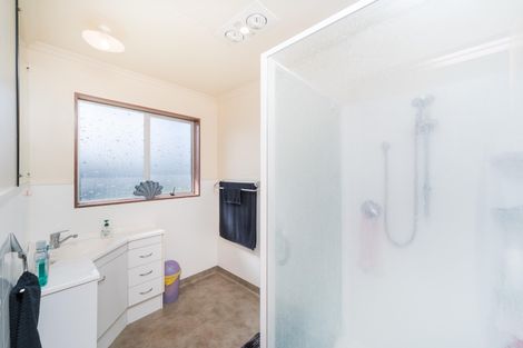 Photo of property in 8 Forbes Place, Kelvin Grove, Palmerston North, 4414