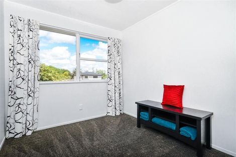 Photo of property in 70 Chilcott Road, Henderson, Auckland, 0612