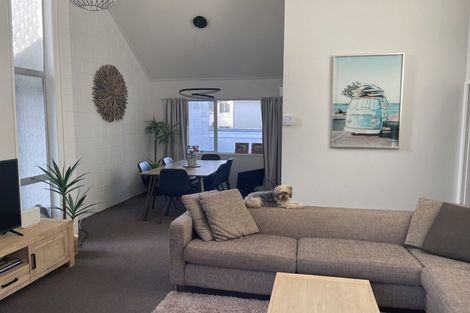 Photo of property in 2/41 Ravenwood Drive, Forrest Hill, Auckland, 0620