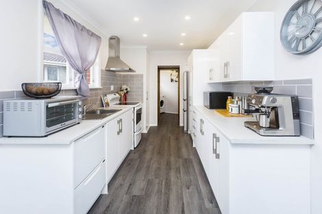 Photo of property in 9 Oregon Drive, Maoribank, Upper Hutt, 5018