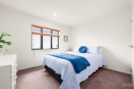 Photo of property in 20 Garrett Place, Riverstone Terraces, Upper Hutt, 5018
