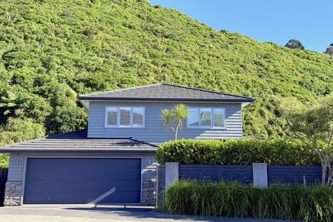 Photo of property in 202 Westchester Drive, Churton Park, Wellington, 6037