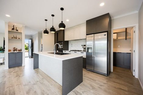 Photo of property in 15 Vogwill Road, Kumeu, 0810