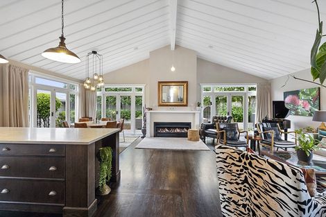 Photo of property in 15 Holsworthy Road, Lower Vogeltown, New Plymouth, 4310