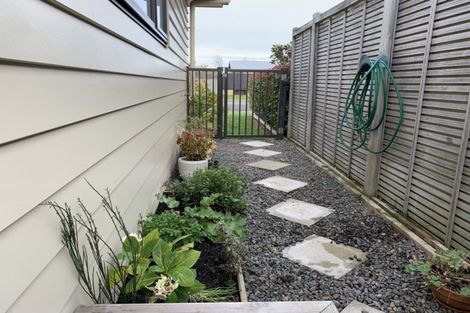 Photo of property in 13 Belgrove Drive, Waipukurau, 4200