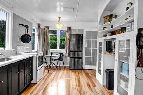 Photo of property in 12 Brooklands Road, New Plymouth, 4310