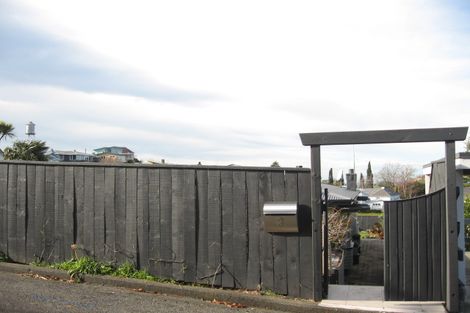 Photo of property in 2 Cobden Lane, Bluff Hill, Napier, 4110