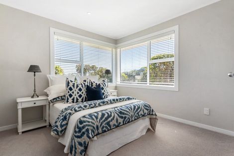 Photo of property in 15 Pickwick Parade, Mellons Bay, Auckland, 2014
