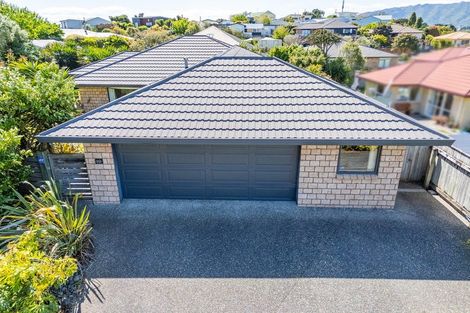 Photo of property in 22 Leanne Way, Waikanae Beach, Waikanae, 5036