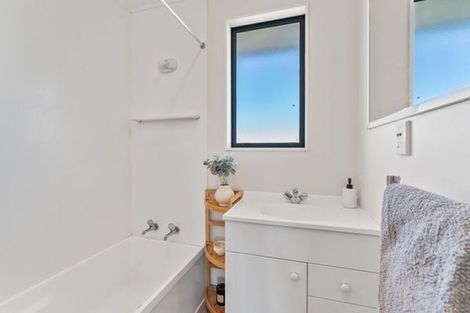 Photo of property in 31 Rutherford Drive, Waikanae Beach, Waikanae, 5036