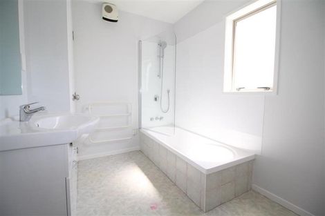 Photo of property in Emery Gardens, 7/4 Ambrico Place, New Lynn, Auckland, 0600