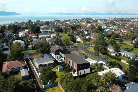 Photo of property in 5/89 Beach Road, Te Atatu Peninsula, 0610