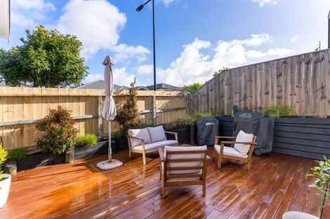 Photo of property in 8 Reserva Crescent, Kumeu, 0810