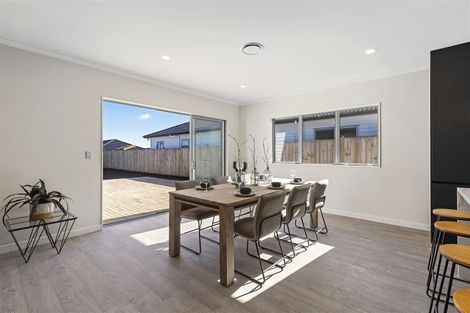 Photo of property in 20 Gilbransen Road, Kumeu, 0810