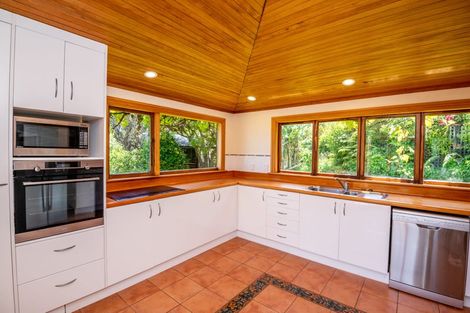 Photo of property in 5 Whiorau Grove, Lowry Bay, Lower Hutt, 5013
