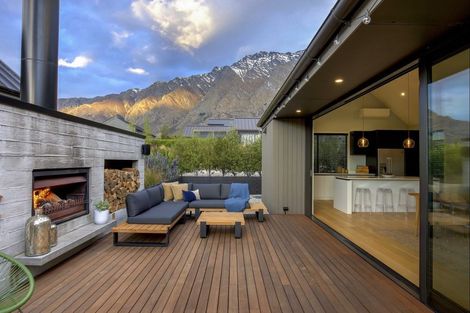 Photo of property in 32 Falconer Rise, Jacks Point, Queenstown, 9371