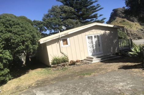 Photo of property in 30 Garden Road, Piha, New Lynn, 0772