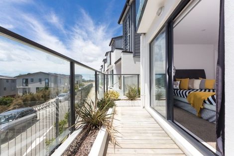 Photo of property in 2/10 Silver Moon Road, Albany Heights, Auckland, 0632